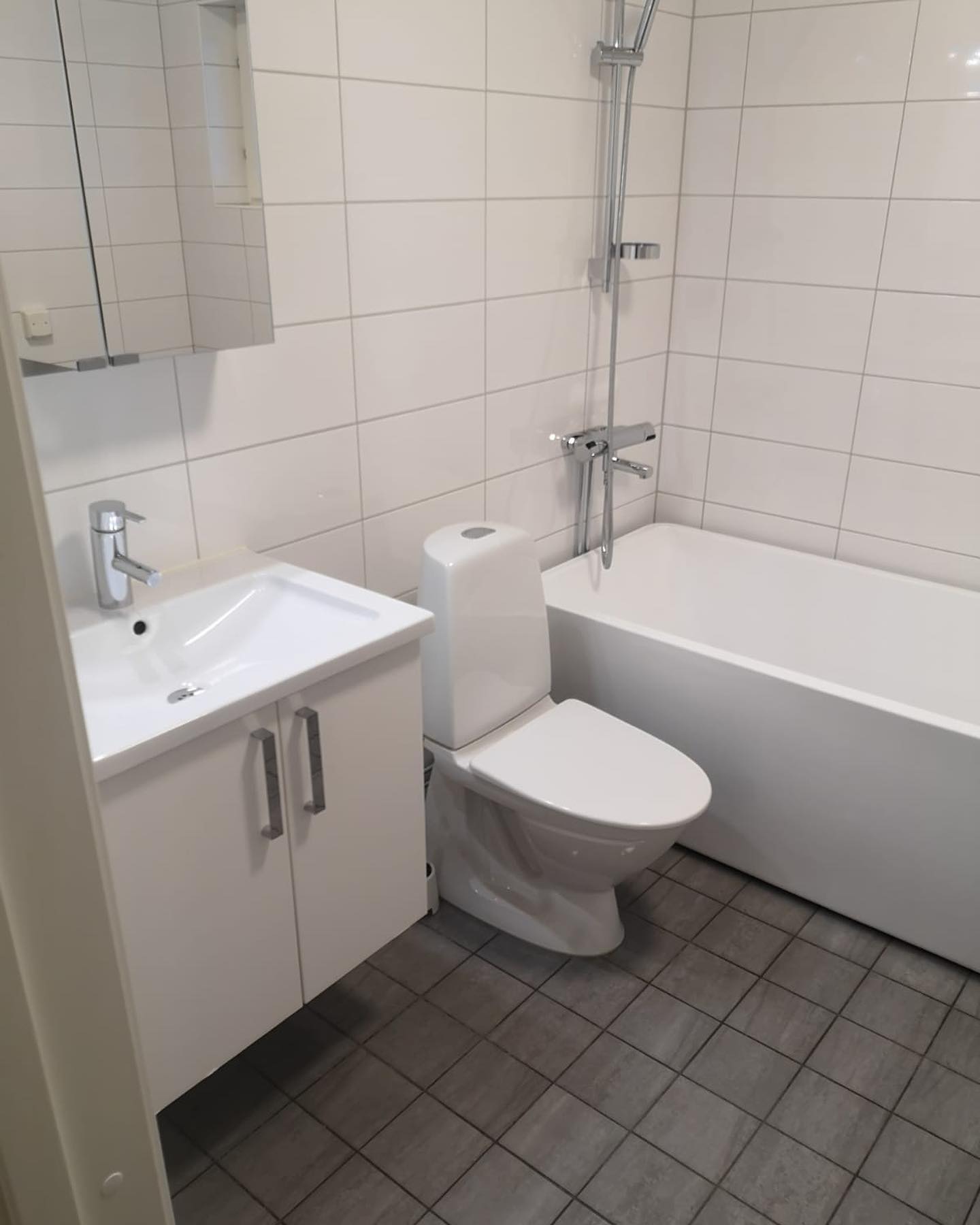 Cleaning & Maintaining Tile Joints: A Guide to a Fresh Bathroom