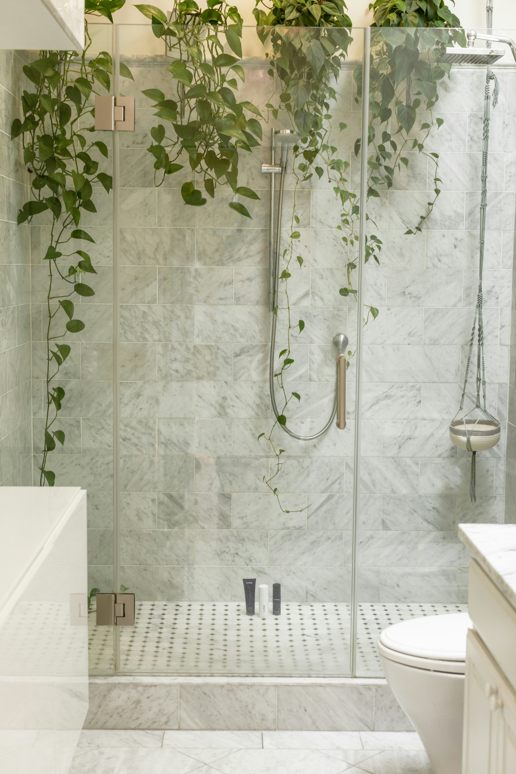 cleaning a bathroom for a move or a deep clean